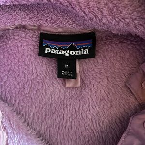 Lavender Patagonia quarter snap fleece. Size M women’s.